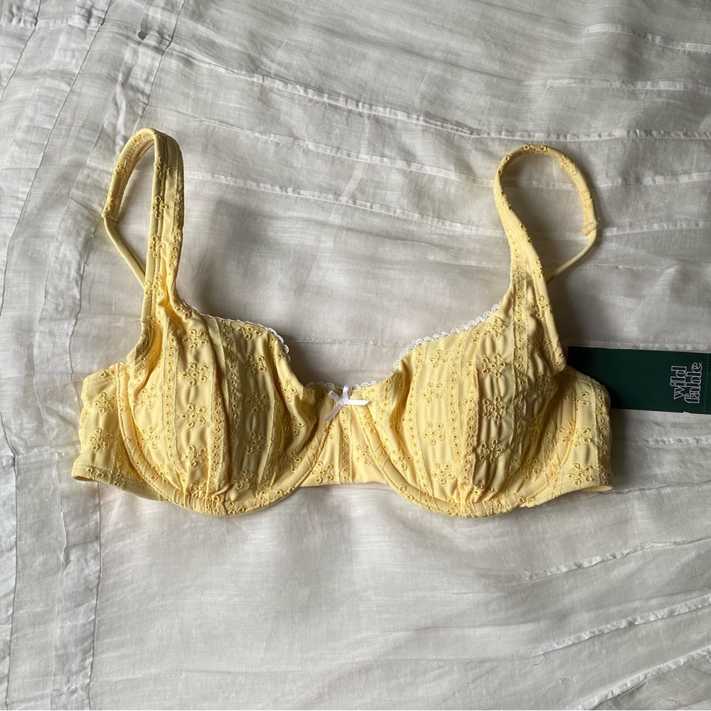 NWT Wild Fable eyelet bikini top